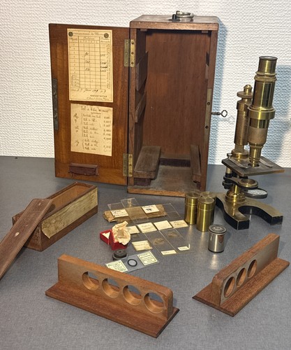 Microscope ancien dans - microscope, sa